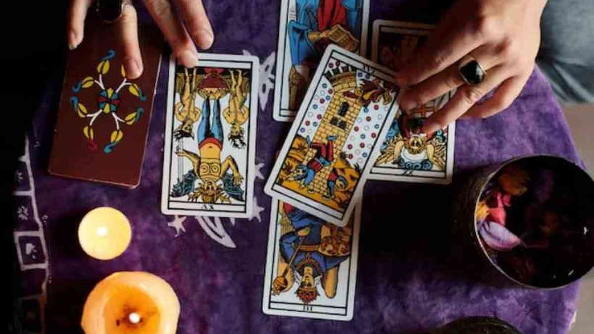 Como ler cartas de tarô, segundo os profissionais