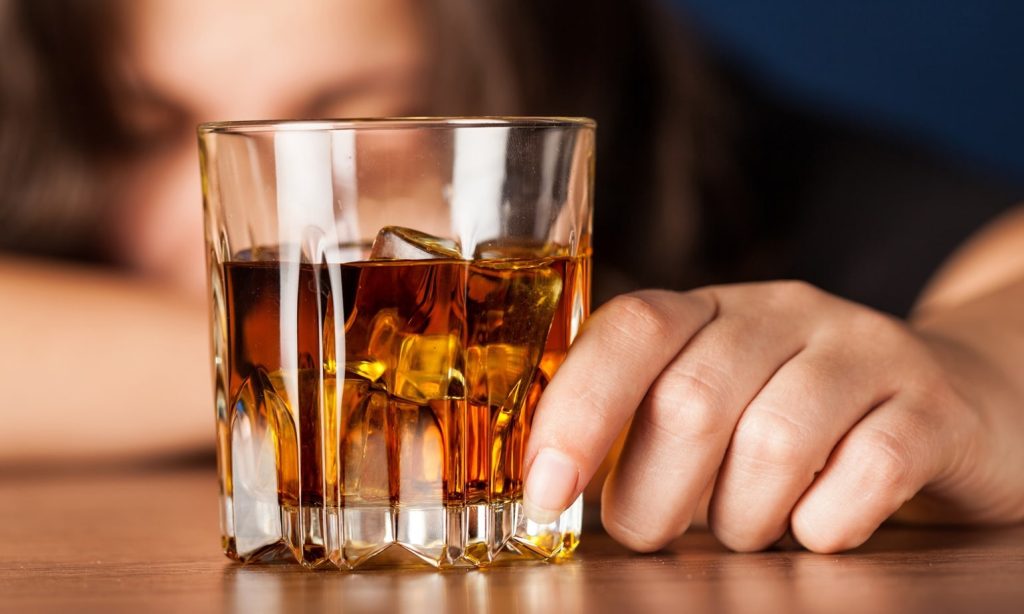 Vício em Álcool: Como Ele Começa, o Que Causa e Como Tratar